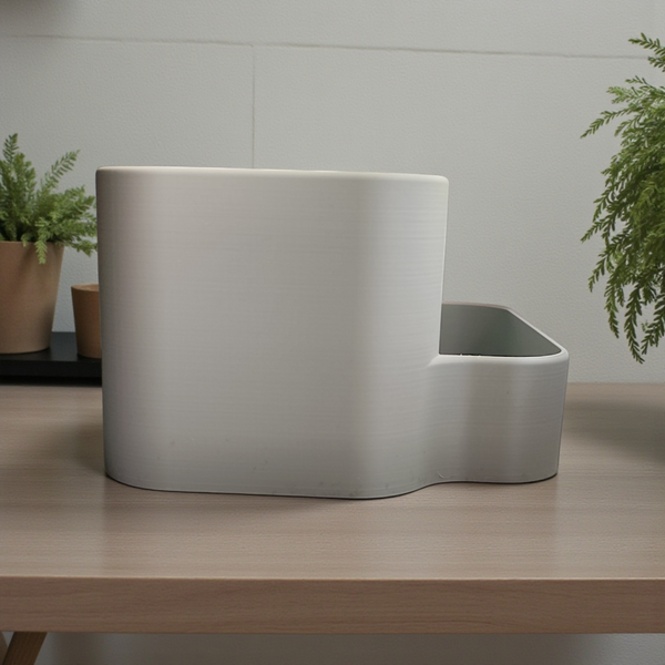 Simple & stylish curved office organizer
