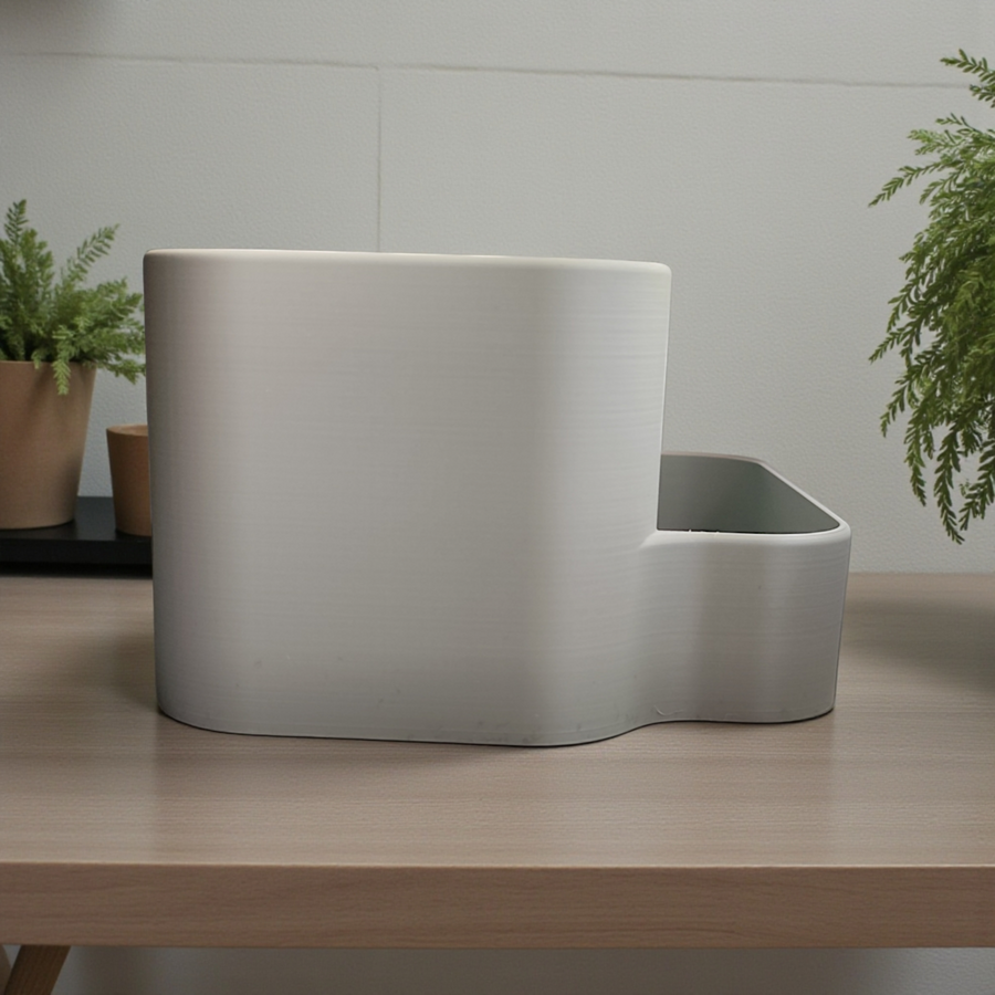 Simple & stylish curved office organizer